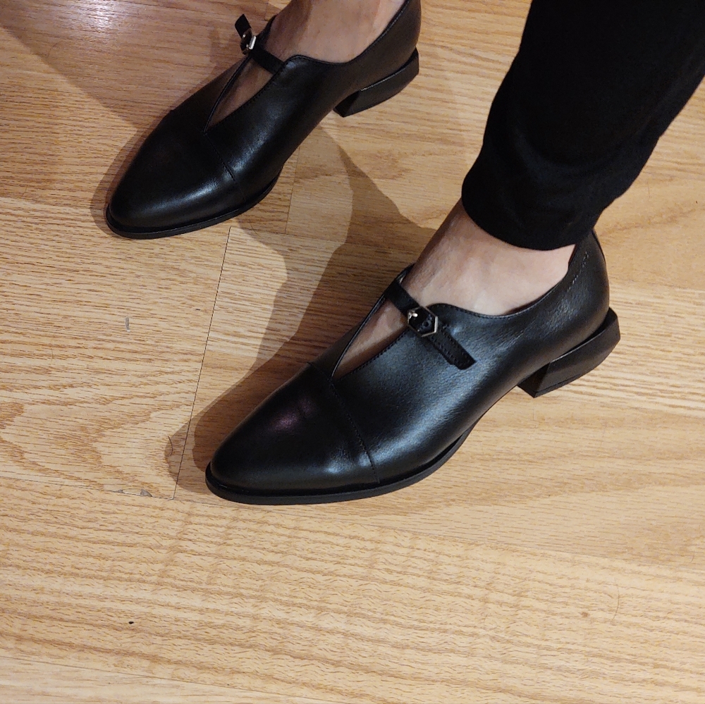 Leather Shoes w/ Buckle